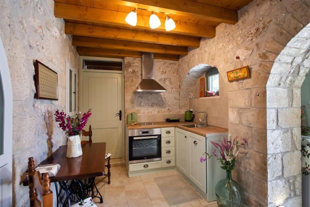 Kariá La Casa Di Bella A Tradional Stone House With Barbecue 빌라 외부 사진