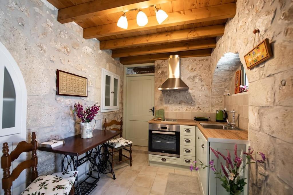 Kariá La Casa Di Bella A Tradional Stone House With Barbecue 빌라 외부 사진