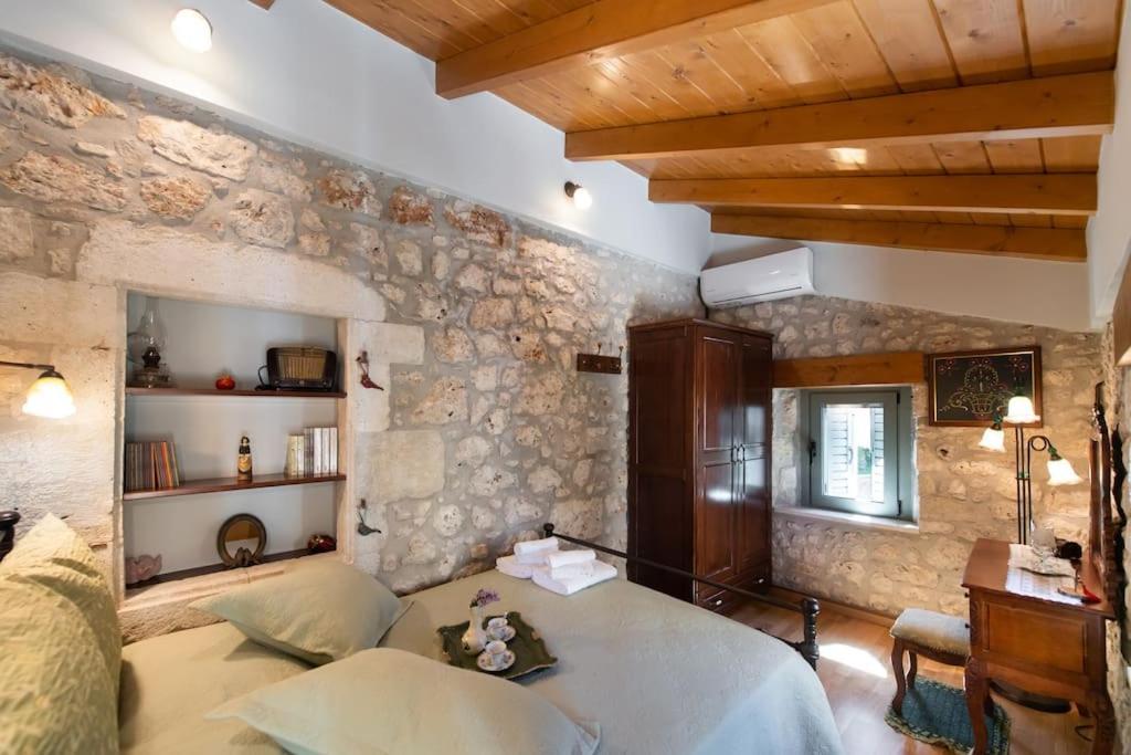 Kariá La Casa Di Bella A Tradional Stone House With Barbecue 빌라 외부 사진